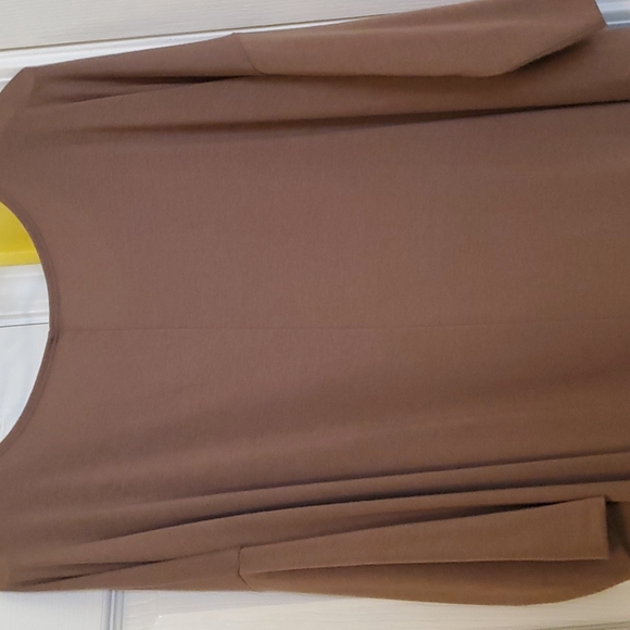 Nice oversized tunic. Women's 1x, coffee/taupe with side pockets - Picture 4 of 4
